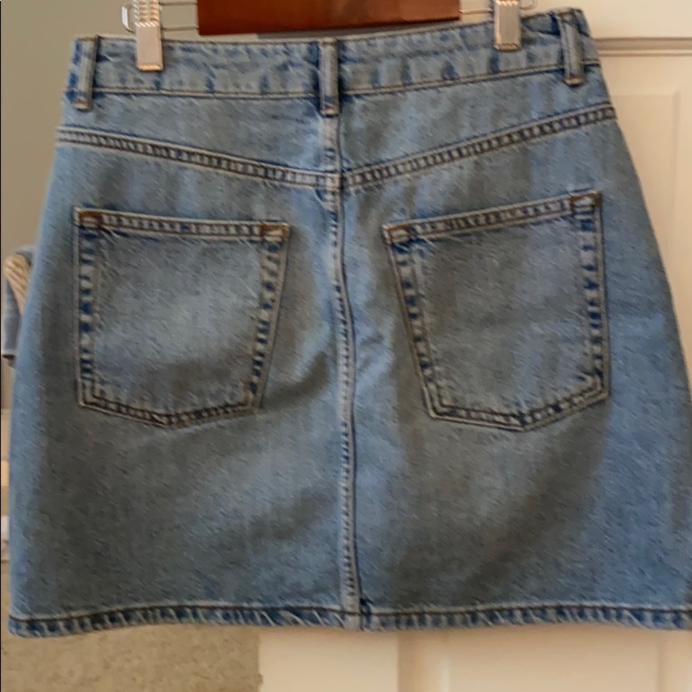 Cute zip up denim mini skirt - great condition! - Picture 3 of 3